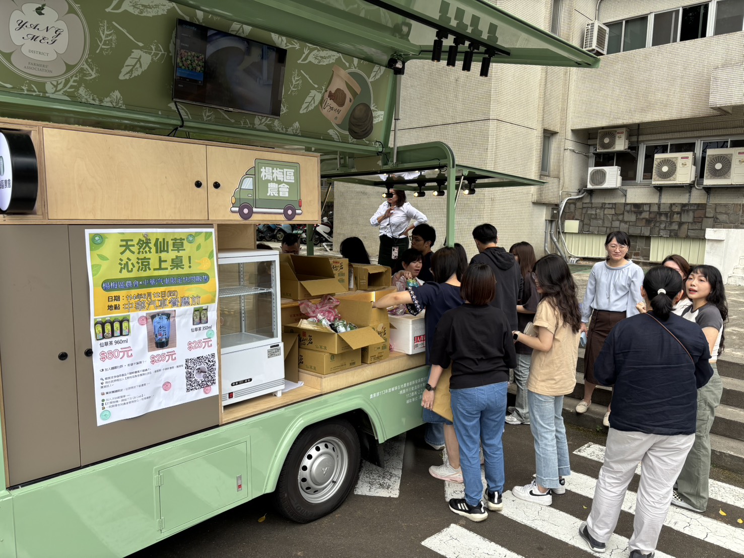 得利卡行動直銷車好吸睛  楊梅仙草銷售一空